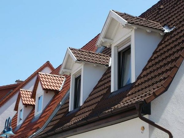 Comment prolonger la durée de vie de votre toiture dans les Landes par un nettoyage efficace ?